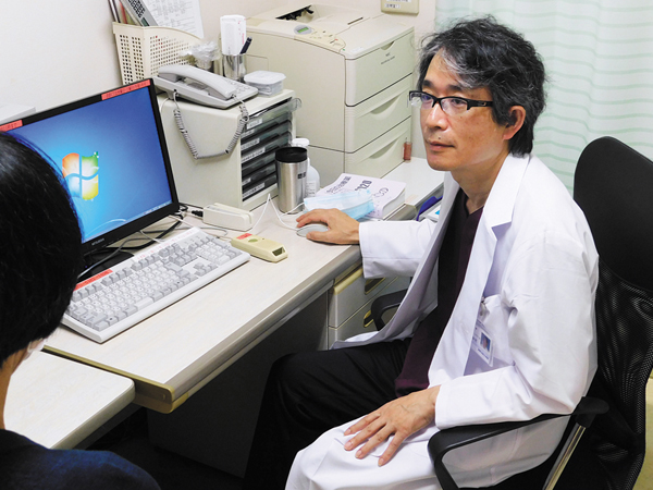 小池氏は内科外来と肝臓を含む消化器の専門外来を担当する　画像