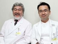 院長の田中岳史氏（左）と、腎臓内科の青山雅則氏。新病院への移転に向けて、理想の医療を語り合うことも。