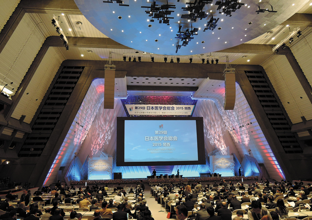 メイン会場となった国立京都国際会館。社員は、特別講演や大規模なセッションが行われたメインホール。
